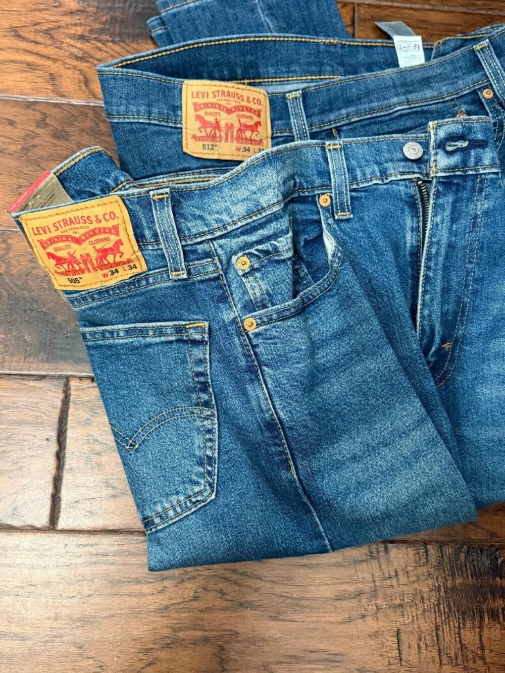 MENS LEVI JEANS